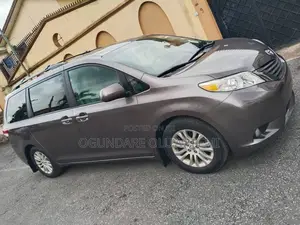 Toyota Sienna XLE 7 Passenger Mobility 2011 Gray