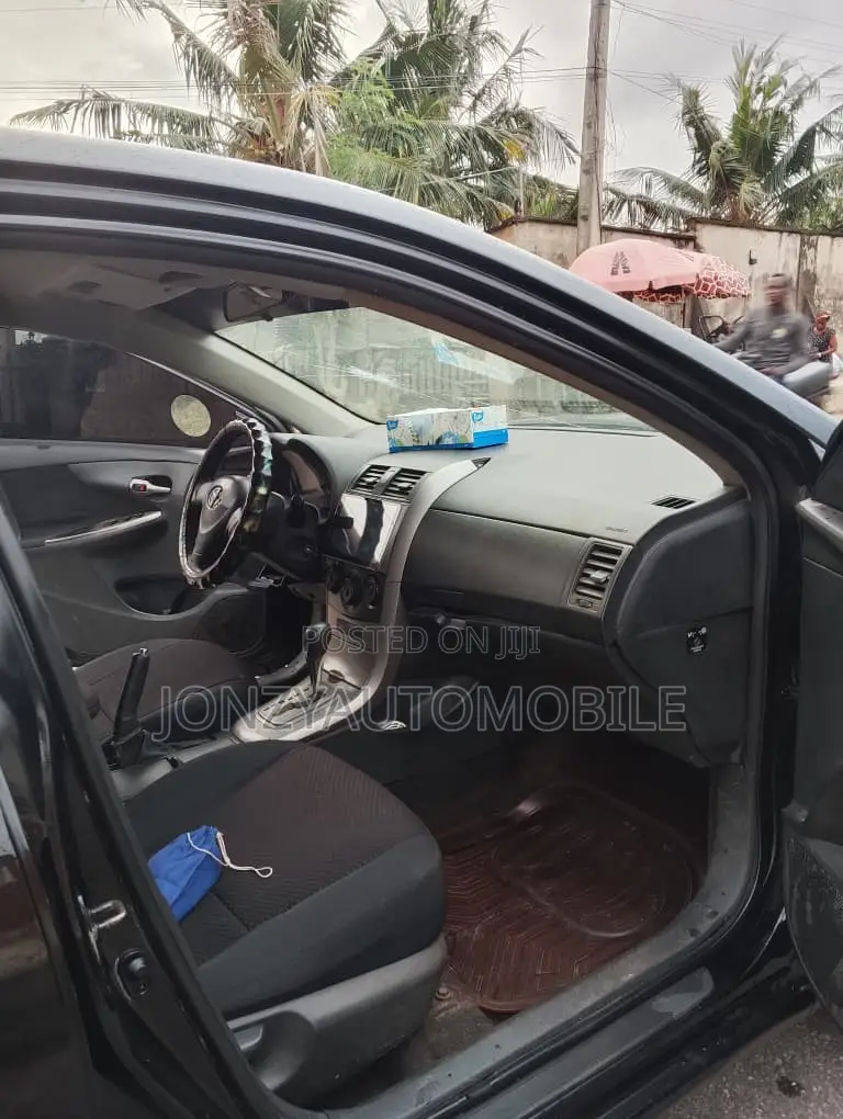 Toyota Corolla 2010 Black