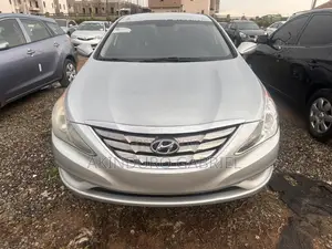 Hyundai Sonata SE Sedan FWD (2.4L 4cyl 6A) 2012 Silver
