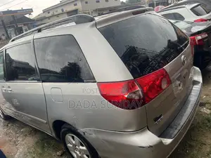 Toyota Sienna 2008 Silver