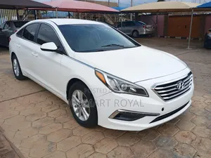 Hyundai Sonata Base Sedan FWD (2.4L 4cyl 6A) 2016 White