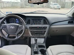 Hyundai Sonata Base Sedan FWD (2.4L 4cyl 6A) 2016 White
