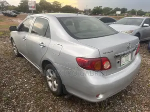 Toyota Corolla LE 4dr Sedan (1.8L 4cyl 4A) 2010 Silver