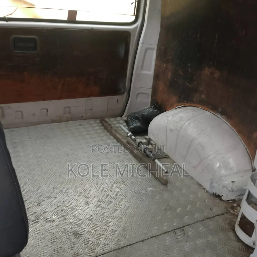 Toyota HiAce 1998 White