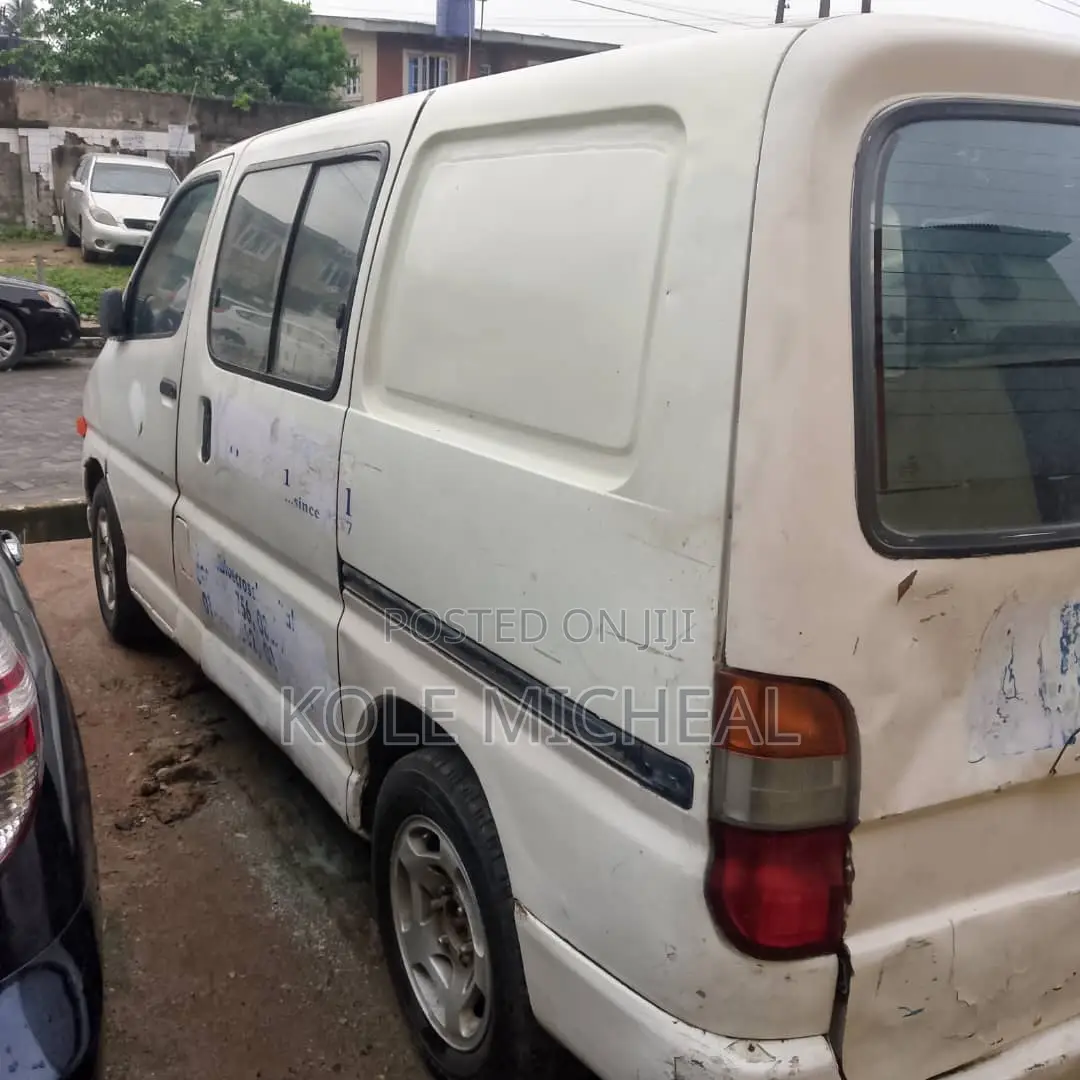 Toyota HiAce 1998 White