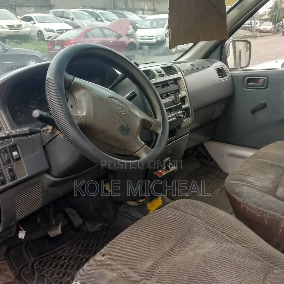 Toyota HiAce 1998 White