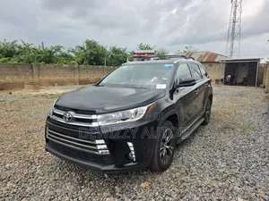 Toyota Highlander XLE 4x4 V6 (3.5L 6cyl 8A) 2018 Black