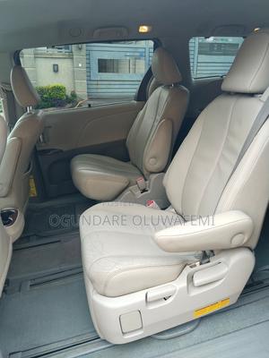 Toyota Sienna XLE 7-Passenger 4dr Minivan AWD (3.5L 6cyl 6A) 2014 Gray