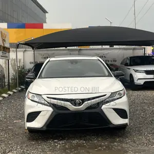 Toyota Camry 2018 White