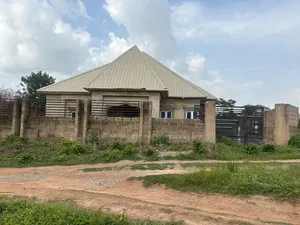 3bdrm Bungalow in Train Terminal Area, Omi Adio for sale