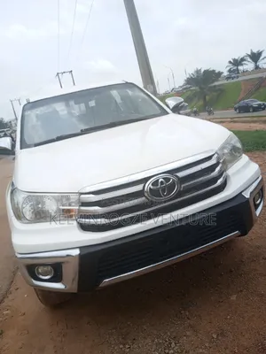 Toyota HiAce 2010 White