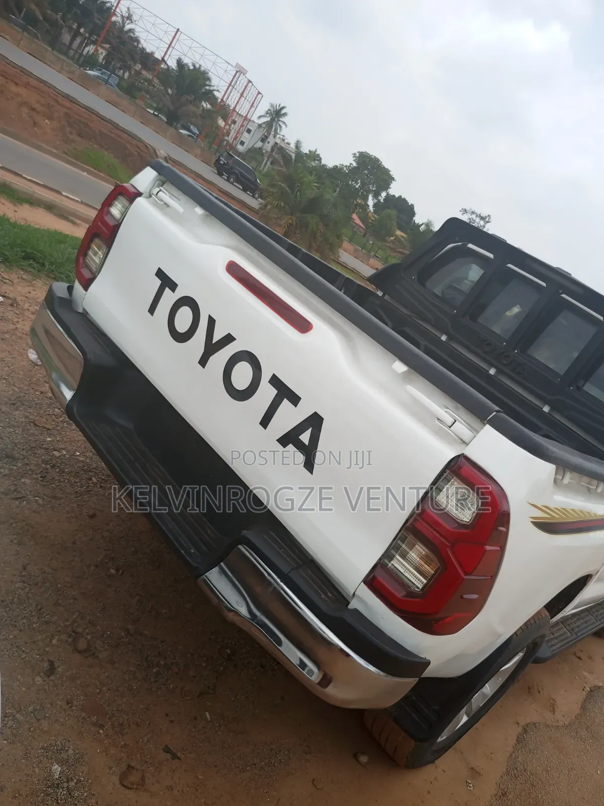 Toyota HiAce 2010 White