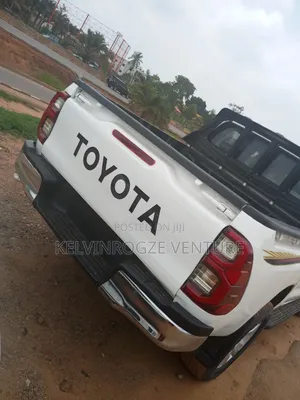Toyota HiAce 2010 White