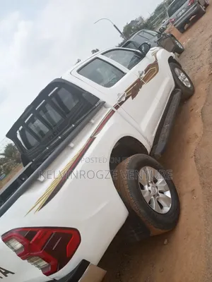 Toyota HiAce 2010 White