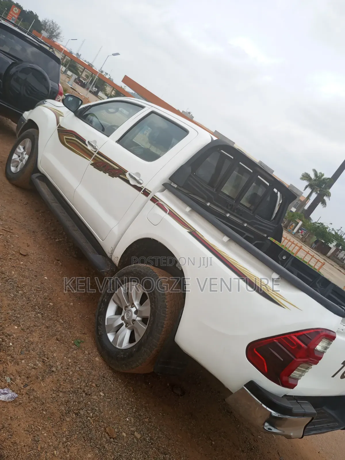 Toyota HiAce 2010 White