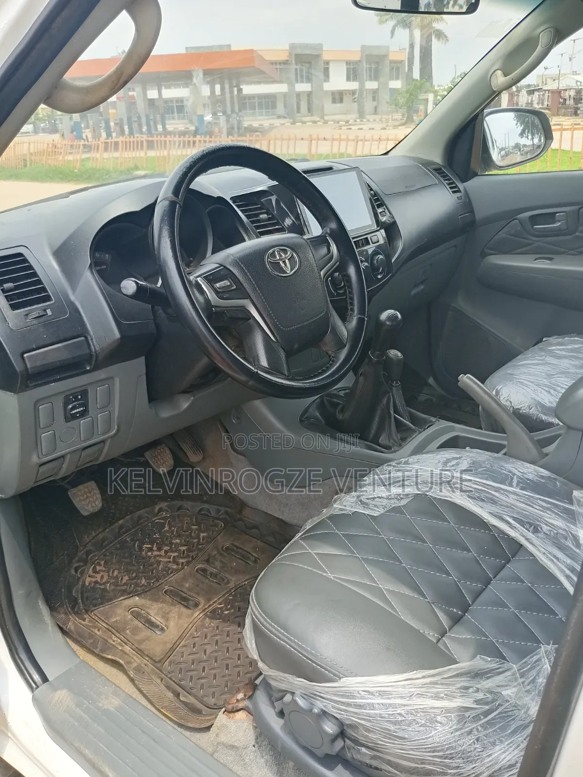 Toyota HiAce 2010 White