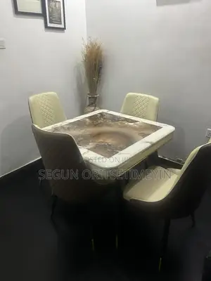 Mable Dinning Table