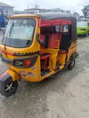 TVS HLX 125 2023 Yellow