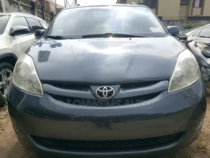 Toyota Sienna 2010 Gray