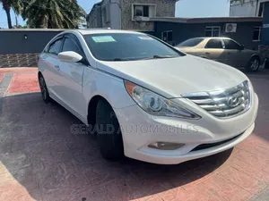 Hyundai Sonata Limited 2.0T Sedan (2.0L 4cyl 6A) 2011 White