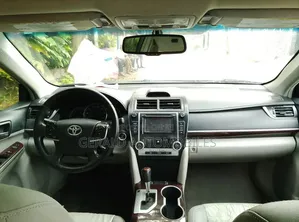 Toyota Camry XLE 4dr Sedan (2.5L 4cyl 6A) 2012 Gray