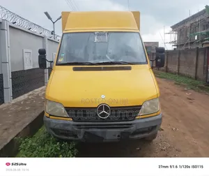 Mercedes-Benz Sprinter 2005 Yellow
