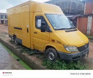 Mercedes-Benz Sprinter 2005 Yellow