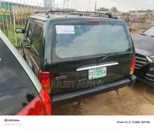 Jeep Cherokee 2000 Green