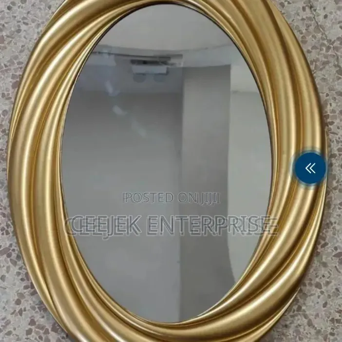 Classic Oval Gold Mirrow