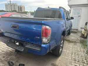Toyota Tacoma 2018 Blue