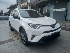 Toyota RAV4 LE Front-wheel Drive (2.5L 4cyl 6A) 2016 White