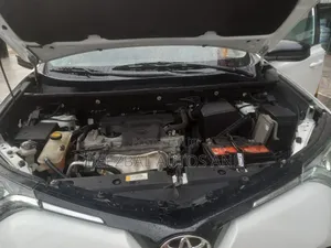 Toyota RAV4 LE Front-wheel Drive (2.5L 4cyl 6A) 2016 White