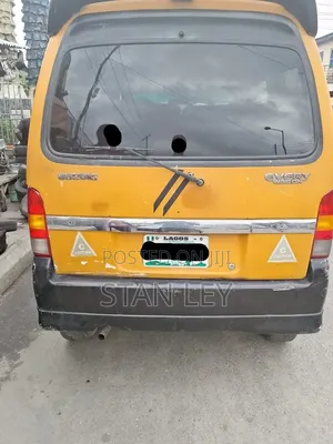 Suzuki Every 2000 Yellow
