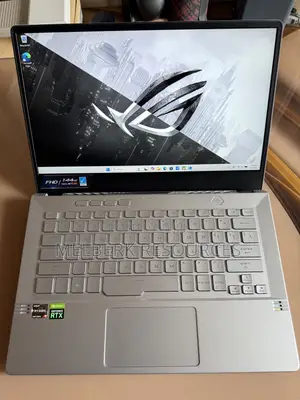 Laptop Asus ROG Zephyrus G14 16GB AMD Ryzen 9 SSD 1T
