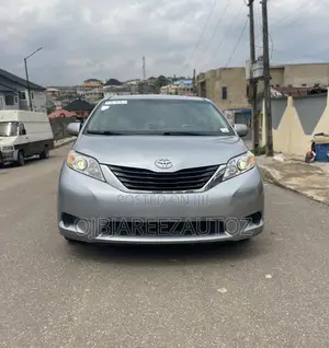 Toyota Sienna LE 8 Passenger (3.5L 6cyl 6A) 2016 Gray