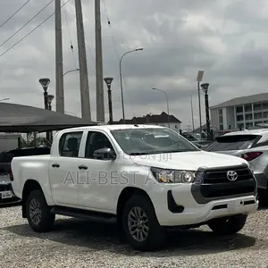 New Toyota Hilux 2025 White