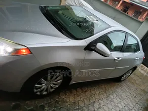 Toyota Corolla LE Plus 4dr Sedan (1.8L 4cyl CVT) 2015 Silver
