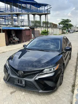 Toyota Camry SE FWD (2.5L 4cyl 8AM) 2018 Black