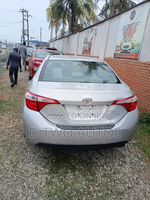 Toyota Corolla LE Premium 4dr Sedan (1.8L 4cyl CVT) 2015 Silver