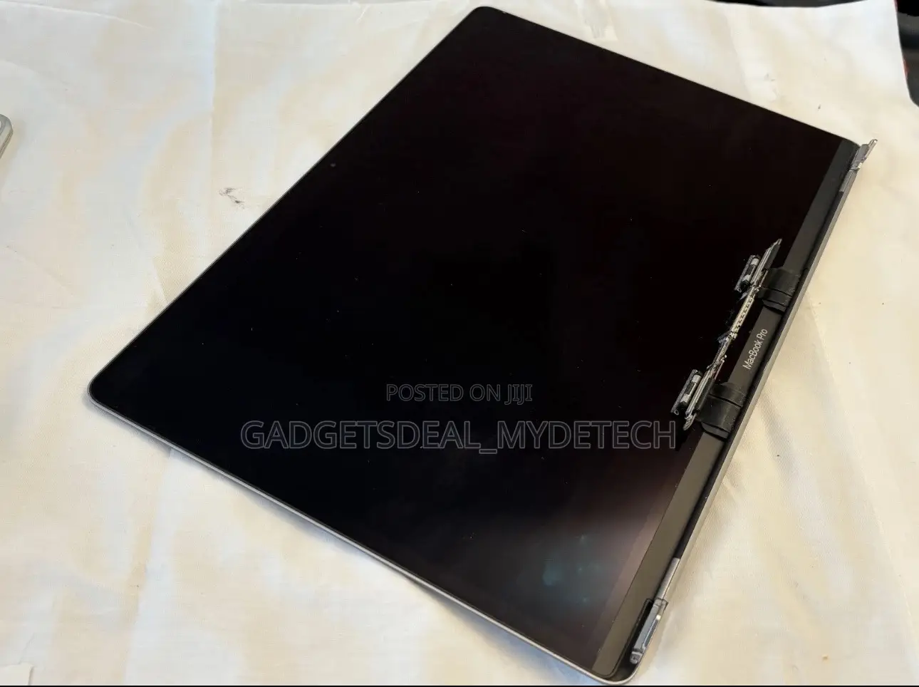 Macbook Pro 2018,2019 Screen A1990 15 Inches Follow Come