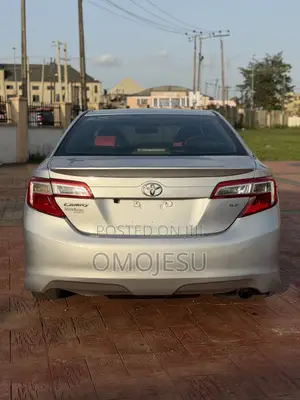 Toyota Camry SE Sport 4dr Sedan w/Prod. End 11/13 (2.5L 4cyl 6A) 2014