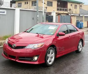 Toyota Camry SE 4dr Sedan w/Prod. End 11/13 (2.5L 4cyl 6A) 2014 Red