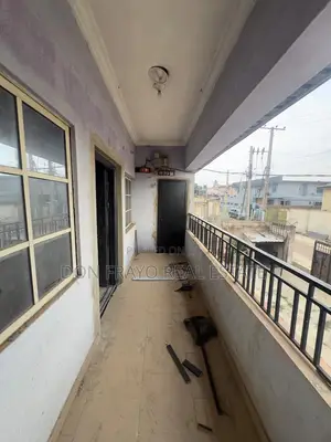 3bdrm Apartment in Ikolaba Main Estate, Agodi for rent