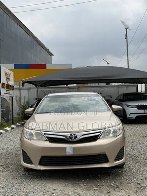 Toyota Camry LE 4dr Sedan (2.5L 4cyl 6A) 2012 Gold