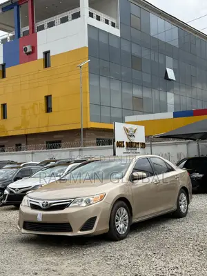 Toyota Camry LE 4dr Sedan (2.5L 4cyl 6A) 2012 Gold