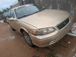 Toyota Camry LE 4dr Sedan (2.4L 4cyl 5M) 2002 Gold
