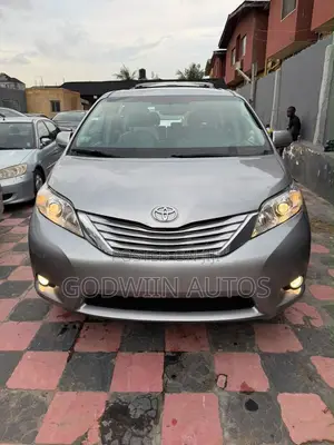 Toyota Sienna Limited FWD 7-Passenger 2013 Silver
