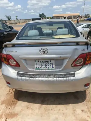 Toyota Corolla 2010 Silver