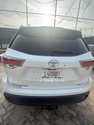 Toyota Highlander XLE 4dr SUV AWD (3.5L 6cyl 6A) 2015 White