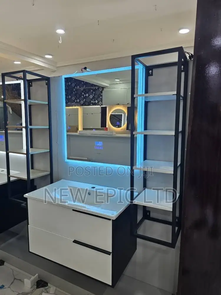 Special Cabinets With Sensor Mirror and Cupboards Chave